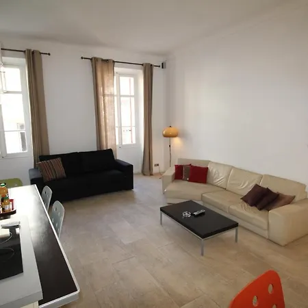 Zone Pietonne, 3 Chambres, 3 Sdb